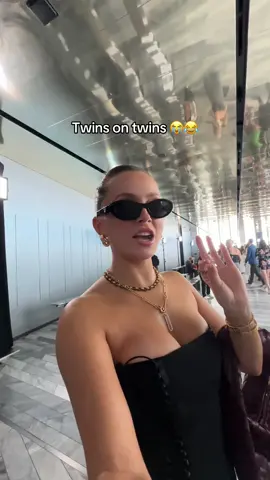 The most iconic duos 👯‍♀️👯‍♀️ @miantwins @ACQUIRED STYLE @DaniellePheloung 