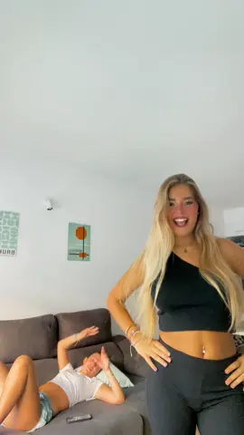 la amoo, yo me voy de fiesta y ella me ha hecho companyia mientras me arreglaba💖 #fyp #parati #viral #fyppppppppppppppppppppppp #SantJordi2024 #viralvideo @africaa 