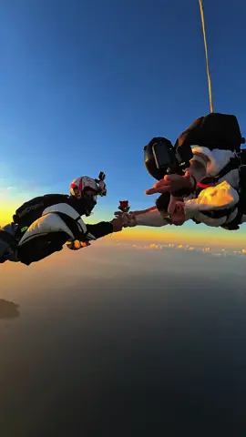 Freedom is like oxygen for the soul, courage is like wings to move forward, chasing dreams. # Skydiving[Topic]# #游[Topic]# #High-altitude Skydiving[Topic]# #三亚[Topic]#EXTREME #SanyaSkydiving #Skydiving #trending #High #TRAVEL #Brave 