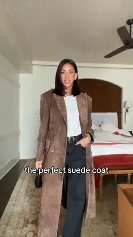 Suede everything this fall #suedecoat #suedejacket #ducielondon #fallfashion #falloutfit #nyfw #chicstyle 