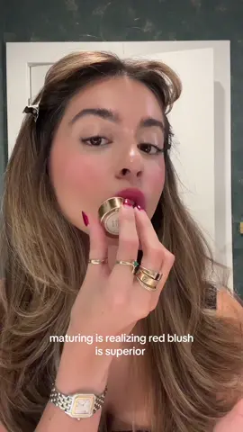 A monochrome blush and lip combo is hot @meritbeauty  #redblush #meritblush #monochromaticmakeup 