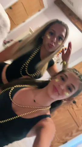 gold out ‼️ @Emma 