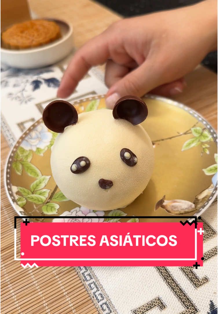Postres tiernos de osito 🐼💕 📍Micha Estos postres asiáticos son super lindos y kawaii rellenos de matcha y mousse de rosas Dirección: Norte de Quito, Portete E10-305 y Hernando Sarmiento  #postresasiaticos #kawaii #restaurantesquito #comidaasiatica #postres #foodtiktok #quito #ecuador🇪🇨 #longervideosontiktok 