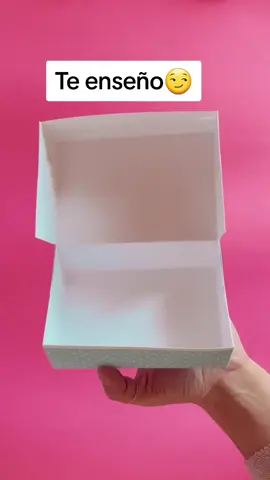 Tutorial para hacer tus propias cajitas reposteras 🙌💕 . . . #aprendereposteria  #packaging #reposteriaenlinea #reposteria #pasteleria #emprendimiento #emprendedor #mexico #usa #miami 