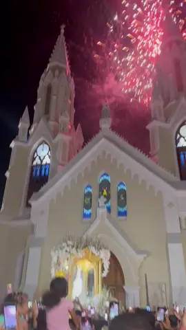 #ÚltimaHora|  Así fue la salida de la imagen de la Virgen Del Valle desde la Basílica Menor, al Campo Eucarístico donde se realizarán distintas eucaristías, durante la madrugada de este 8 dé septiembre 👑🙏🏻. #VirgenDelValleGV #venezuela🇻🇪 