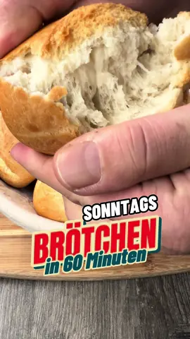 Morgens frische Brötchen in nur 60 Minuten! 🥖✨ Wer liebt nicht den Duft von frisch gebackenen Brötchen am Morgen? 😍 Dieses einfache Rezept passt perfekt in deinen Tagesstart – ganz ohne Stress! Zutaten: * 320 ml lauwarmes Wasser * 10 g Trockenhefe * 500 g Weizenmehl + Mehl für die Arbeitsfläche * 2 TL Salz Zubereitung: 1. Wasser und Trockenhefe verrühren. 2. Mehl mit Salz mischen und das Hefewasser hinzugeben. 3. Alles zu einem Teig kneten und in 8-10 Stücke teilen. 4. Zu Brötchen formen, leicht einschneiden und 30 Minuten abgedeckt gehen lassen. 5. Backofen auf 200°C Umluft vorheizen. 6. Brötchen 25 Minuten backen. Für extra Knusprigkeit, Brötchen mit Wasser besprühen oder ein halbes Glas Wasser in den Ofen stellen. 👉 In 60 Minuten genießt du selbstgebackene Brötchen – perfekt für ein schnelles Frühstück! 🥐💛 🇬🇧 Fresh bread rolls in just 60 minutes! 🥖✨ Who doesn’t love the smell of freshly baked bread in the morning? 😍 This simple recipe is perfect for starting your day without stress! Ingredients: * 320 ml lukewarm water * 10 g dry yeast * 500 g wheat flour + flour for the work surface * 2 tsp salt Instructions: 1. Mix water and dry yeast together. 2. Combine flour and salt, then add the yeast mixture. 3. Knead into a dough and divide into 8-10 pieces. 4. Shape into rolls, lightly score the tops, and let them rest for 30 minutes covered. 5. Preheat the oven to 200°C fan setting. 6. Bake the rolls for 25 minutes. For extra crispiness, spray the rolls with water or place half a glass of water in the oven. 👉 In just 60 minutes, enjoy freshly baked rolls – perfect for a quick breakfast! 🥐💛 #breakfastinspo #backen #frühstücksideen #brötchenliebe #Foodie #rezept #foodblogger #breadrolls#backglück #EasyRecipes #kochliebe #brötchen 
