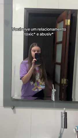 Eu não aguento mais ser seguida dentro de casa 😭😭😭