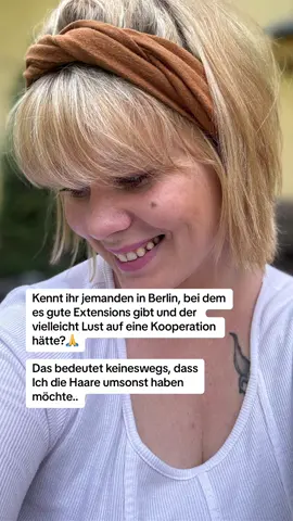 Wenn du Lust hast auf eine Kooperation bezüglich einer Haarverlängerung 35 cm ca. 170 g, melde dich gerne bei mir! Mein Content bei Instagram (janna.hairstyles) und TikTok dreht sich ausschließlich um Haare. Für meine Community wäre eine gute Qualität an Extensions wirklich sehr interessant. Letzten Monat habe ich mich an Extensions herangetraut und viel Geld ausgegeben, nur war die Qualität so schlimm, dass ich es nicht geschafft habe trotz viel Mühe und Energie sie zu stylen. Interessant für mich wäre nur russisches oder europäisches Haar. Ich bin für alles offen, ein bis zwei Crosspostings und mehrere Storys und ein extra Story Highlight wären bestimmt ganz fanatisch und wirkungsvoll. Wir können gemeinsam etwas Schönes kreieren! Viele liebe Grüße #haarverlängerungberlin #tapeextensions #berlin #friseurin #extensionsberlin #hairextensionsberlin #hairsalon #berlinfriseur #hairstylist #neuehaare #hairtransformation #collaboration 