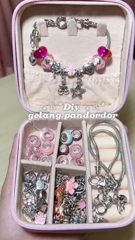 Membalas @fleurfairies lucu dan seru banget🎀🌷🌸✨ #bracelet #charms #diybracelet  #pandorabracelet 