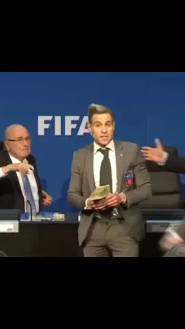 FIFA 😫 #fifa #footballtiktok #fyp #fy #foryou #foryoupageofficiall #foryoupage #mbappe #messi #drogba #worldcup2022 #fifamoneythrow #timestablesrockstars #money #ronaldo 