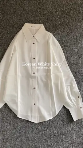 Material yg super enakeun adalah kunci kalau punya #kemejaputih [@Nonmoi ] 🗝️🤍👀 #whiteshirt #kemejaoversize #oversizedshirt #kemejaoversizewanita #kemejaoversized #kemejapremium #premiumshirt #kemejaputihpremium 