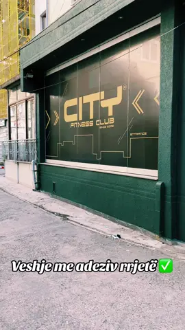 Veshje me adeziv rrjetë✅ • Realizoni punimet ideale për ambjentet e shtëpisë apo biznesit tuaj vetëm tek @craftstore_al✅ 📞+355 69 992 9845 •Materialet e importuara nga Zvicra🇨🇭dhe Italia 🇮🇹  • Formati dhe imazhet të realizueshme sipas dëshirës tuaj!  •Çmimet më konkuruese në treg! •Cilësia e garantuar për çdo produkt! •Bojra ekologjike♻️ . . . .  . #tirane #cityfitnessclub #albania #gym #reklama #adeziv #adezivtirana #craftstoreal #fyp #viral #art 