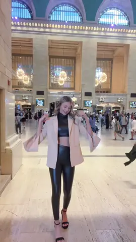 The Paparazzi was Paparazzi-ing! 📸📸📸 #grandcentral #nyc #newyorkcity #model #modellife #influencer #bts #behindthescene #explore #explorepage #fyp #fypシ゚viral 