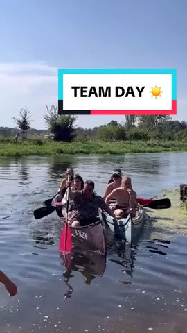 Gestern galt es uns als Mannschaft nochmal richtig auf die Saison einzustimmen. ✨ Bei schönstem Sommerwetter ging es für uns nach Hangelsberg, um kräftig die Paddel zu schwingen. In Teams ging es aufs Wasser - allzu weit sind wir aber nicht gekommen. 😅  Das sollte es aber noch nicht gewesen sein. Am Abend standen ein toller Workshop rund um Ziele und Wünsche, Teambuilding und Kreativität an!  Danke für die tolle Organisation! Und ein Riesen Dank an Camino Dein Weg für die wundervolle Location! 💚  Jetzt wird der Fokus auf nächsten Samstag gerichtet! Erstes Spiel und das Zuhause 🔥  #prosportonfire #handballinberlin #prosportberlin #teambuilding #teamlove #handballplayer #teamworkmakesthedreamwork 