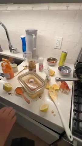 Quick little cleaning hack 😂 #cleaningmotivation #sundayreset #kitchenreset #dishwashing 