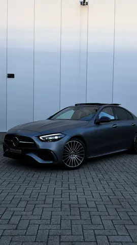 Exclusief exemplaar 💎 Een zeer jonge en bizar vol uitgevoerde Mercedes-Benz C-Klasse 300 AMG Line 3.648 km | 258 pk | 2023 | € 65.990,- (Ondernemers/Zzp’ers OPGELET!!)Prijs Inclusief BTW/BPM Exterieur: Designo Mountaingrijs Magno (Matt grijs) interieur: Zwart Designo Nappa leder + Dashboard Eerste toelating: 24.09.2023 Apk Vervaldatum: 24.09.2027 MB Fabrieksgarantie: 24.09.2026 Onderscheidende opties: -AMG Line Interieur / Exterieur -Automaat 9-versnellingen  -Night pakket  -Apple CarPlay / Android auto (Draadloos) -Afstandspilot plus (DISTRONIC PLUS) -Elektrische memory stoelen + Geheugen -Panoramadak -Stoelverwarming + Ventilatie voorzijde  -Head Up Display (HUD) -Digital Light, Night pakket -Wide screen (Grootste mogelijk) -High Performance led -Volledig digitaal instrumentendisplay -DAB+ -MBUX Multimediasysteem -Draadloos oplaadsysteem mobiel -Parkeerassistent -Lane Assist -Dodehoek assist -Logoprojectie spiegel (Mercedes Logo) -Sfeerverlichting 64 Kleuren -Sportonderstel -Motorgeluiden via luidspreker -Buitenspiegels Elektrisch inklapbaar -Interieurhemel zwart -Keyless Pakket -Dynamic Select -Augmented Reality-video (3D Navigatie) -19’’ Originele AMG Multispaak breedsett Black/Gepolijst (Nieuw) Inruil of Financial lease? Neem contact op met onze verkoper telefonisch of per WhatsApp +31 6 36430621 www.mbexclusive.nl