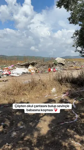Şu video kalbimi kırdı 🥺 Bu aileyi bulmama lütfen yardım edin. Aileyle ilgili bilgileri instagramdan bizimle paylaşabilirsiniz. #meleklerinabisi 