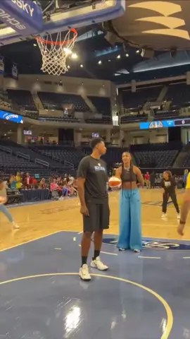 Angel Reese practicing her shot despite her left had injury #angelreese #chicagosky #WNBA #angelreese10 