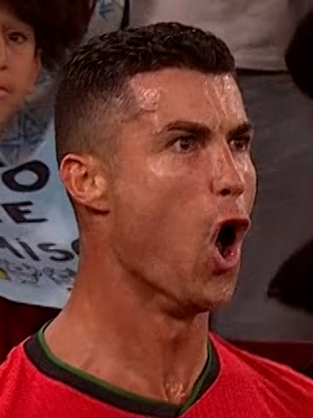 The SIIIUUUU hits different in slow motion 🐐 #NationsLeague #Portugal #Ronaldo