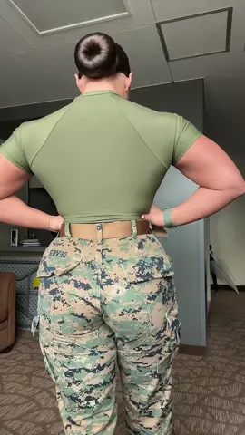 Beautiful muscle mommy usa army girl's and aircraft✈️💪 #airforce #aircraft #usnavy #pilot #asmr #military #aviation #foryou 
