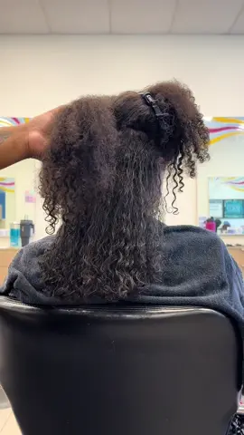 Silk press season is here!!🩵 #silkpressnaturalhair #757hairstylist✨ #healthyhair #757naturalhaircare #licensecosmetologist #757naturalhair    #olaplex #keratintreatment #cibu #CapCut