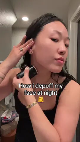 For those who love to gua sha, i love to use this lifting balm at night to help depuff and hydrate my face! So nice to travel with too 💘 @Maxclinic_Global #guasha #fyp #maxclinic #liftingbalm #tutorial #snatched #kbeauty #antiaging #nighttimeroutine #skincare 