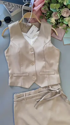 Amelia set màu nâu sữa - set áo gile chân váy sành điệu thời thượng. Sự trau chuốt tỉ mỉ từ chất liệu đến từng đường kim mũi chỉ. #xuhuong #viral #trend #CapCut #vaythietke 