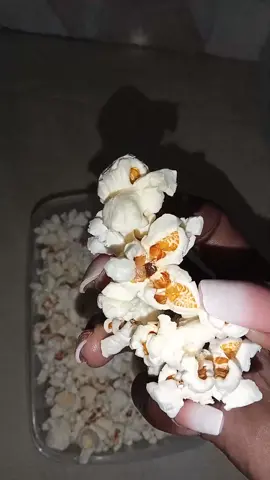 Cooking popcorn at home for a movie night 😍#cooking #veegwanalia #makeupbyvivian💄 #uhurukenyatta1 #hairbyvyonah #danteke25 