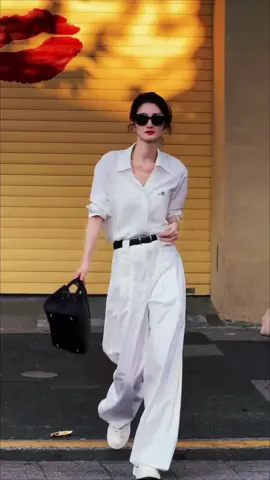 #douyin抖音 #chinesegirl #OOTD #whattowear #fashiontiktok #outfitideas #allwhiteoutfit #fypage 