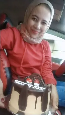 #fypシ#kejutan buat bestiequ🎂tambah usia tambah pula rezekinya sehat  sllu aamiin 🤲