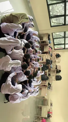 kalianlah segala kegundahan gurumu #trendsekolah #gurumurid #gurusmp #walikelas 