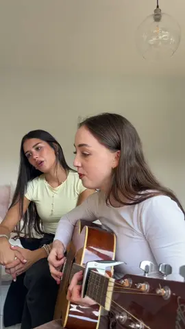 alto sop duo (excuse the attempt at harmonising by me) @farah⭐️  #oliviarodrigo #gutstour #happier #singing #friends #iloveyou 