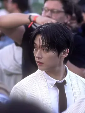 creds to stevotake on instagram for the original video #leeknow #straykids #skz #kpopfyp #fyp #tommyhilfiger #LEEKNOWxTommyHilfigerSS25 #LEEKNOWatNYFW #nyc #nyfw #tommyhilfigerss25 
