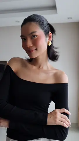 Cùng top model Kim Dung lên đồ dạo phố các nàng ơi! #mixandmatch  #khuyentainu #jewelrystylist #jesme #kimdungmodel 