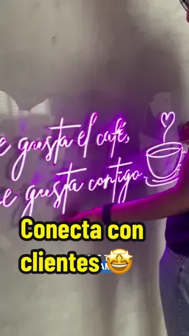 Analizamos a una gran cantidad de negocios y esta estrategia es un factor clave para atraer y conectar con clientes. 🤯⚡️ . #letreroneon #neonlights #neon #fraseneon #neonlights #negocio #emprendimiento #emprendedor #cafeteria #cafeteriasbonitas #coffeeshop #diseñodeinteriores 