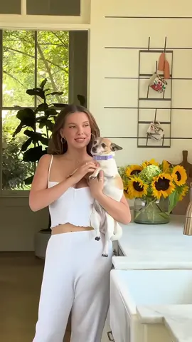 she’s so cuteee || #fyp #famvmills #freevideo #freevideosmilliebobbybrown #fancam #fancammilliebobybrow #rare #raremilliebobbybrownvideos #mbbrares #milliebobbybrown #mbb #foryou #fanpage #viral 