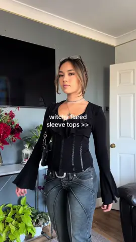 flared anything! >> #outfitinspo #outfitideas #OOTD #fashion #autumn #halloween #dark #flares #autumnfashion #guess #guessbag 