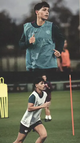 عندي حضر اكسبلور أحتاج 500 تعليق انقليزي 💔#CapCut #tiktok  #اليسا_لاعبه_باريس🇫🇷 #اليسا_لاعبه_باريس 