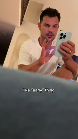 Someone help him @Taylor Lautner 