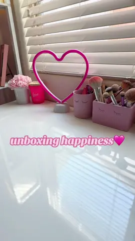 because why wouldn’t my phone match my pink vibes? 💖 #phonecase #unboxing #unboxingvideo #asmr #asmrsounds #pink #phoneaccessories #pinkiphone #pinkvibes 