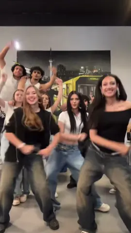 WITH THE GANG @s a m r o @alinaa ᰔ @Laura @GABRI€L @c h i a r a 🥀 @P A S S I O N (^ ^) #trending #viraltiktok #foryoupage #trend #samro #alina #zahide #chiara #mariana #gabriel #passion 