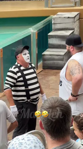 Tom the mime 😂😂 #tomthemime #seaworld #seaworldorlando #funny #mime 