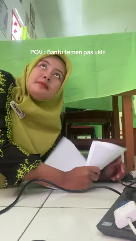 ya allah sampek ndelosor” semoga honorer ini besok juga merasakan ikut ukin terkebih lagi jadi asn. Amiinn 🫶🏻  #honorerindonesia #ukinppg #gurucantik #fypシ゚viral #kabarinkalomasukfyp 