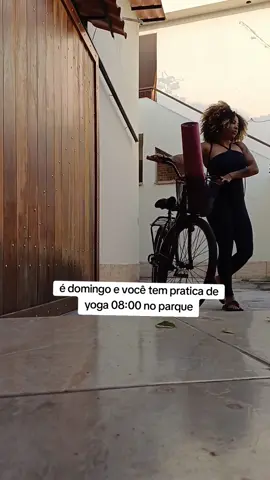 domingo é dia de consagração. separar os primeiros horários da manhã para praticar e começar o dia mais calma e concentrada no momento presente 🙏🏾 . #Yoga #hathayoga #domingo #manhã 