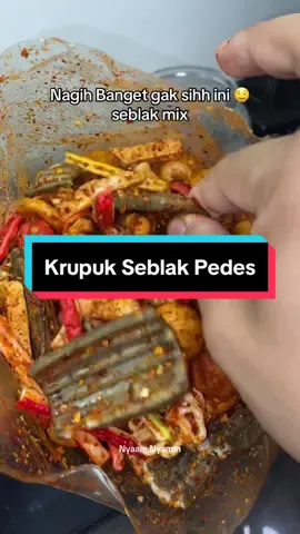 Enak Bangett🤤.  #krupukseblak #seblakcampur #seblakviral #krupukseblakkering #krupukseblakpedasdaunjeruk #jajanantiktok 