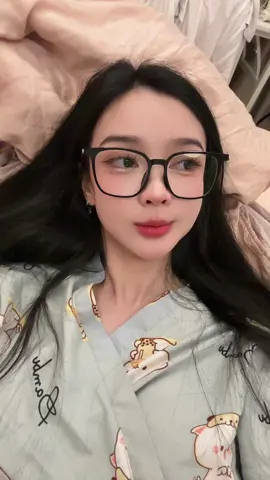 Hoi, kênh này chỉ được để những video đáng eoo thui. Ai cũng muốn mình được hạnh phúc mà, lương tâm tui hem cho phép ai suy quá lâu đc 🤪
