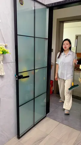 Cây lau nhà và chổi trong nhà tôi đều được làm bằng kẹp cây lau nhà trên tường!! #tienich #creatorsearchinsights #thietthuc #kepcaylaunha #jizonguyen 