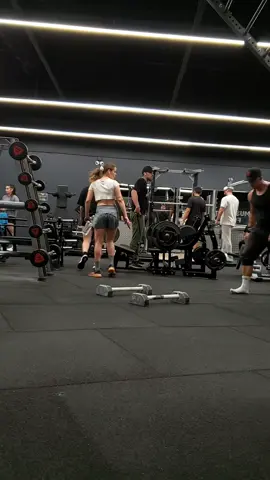 réaction People at gym with calisthenics athlète #workout #pourtoi #foryou #fyp #foryourpage 