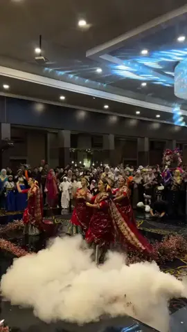 Bollywood Wedding ❤️ #nyentrikproduction #tari #dancer #bandung #wedding #fyp #fypシ゚viral #viral #taripersembahan #mapagpanganten #moderndance #tari 