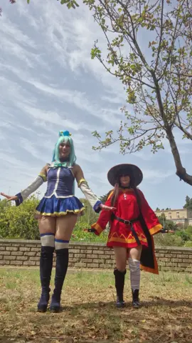 obviously my hat couldn't stay on.. @lily ♡  #cosplay #cosplayer #megumincosplay #aquacosplay #meguminkonosuba #aquakonosuba #megumin #konosuba #fyp 